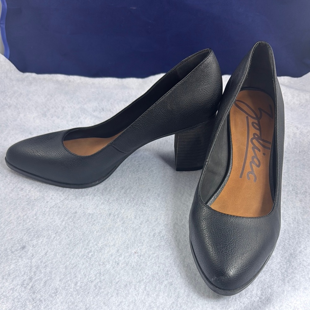 Zodiac Women's Black Pumps